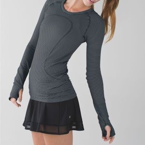 *SOLD* LULULEMON Swiftly Tech Black and White Long Sleeve Size 6